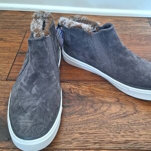 NEW WITH TAGS, TOMS Booties